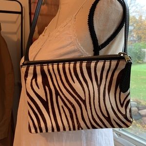 BANANA REPUBLIC LEATHER PURSE. 8”Wx 6”H.  Over the shoulder.